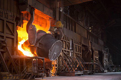 Ladle tipping hot molten steel