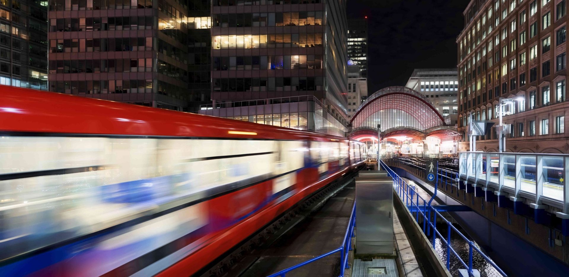 london-canary-wharf-shutterstock_758179555-low-res